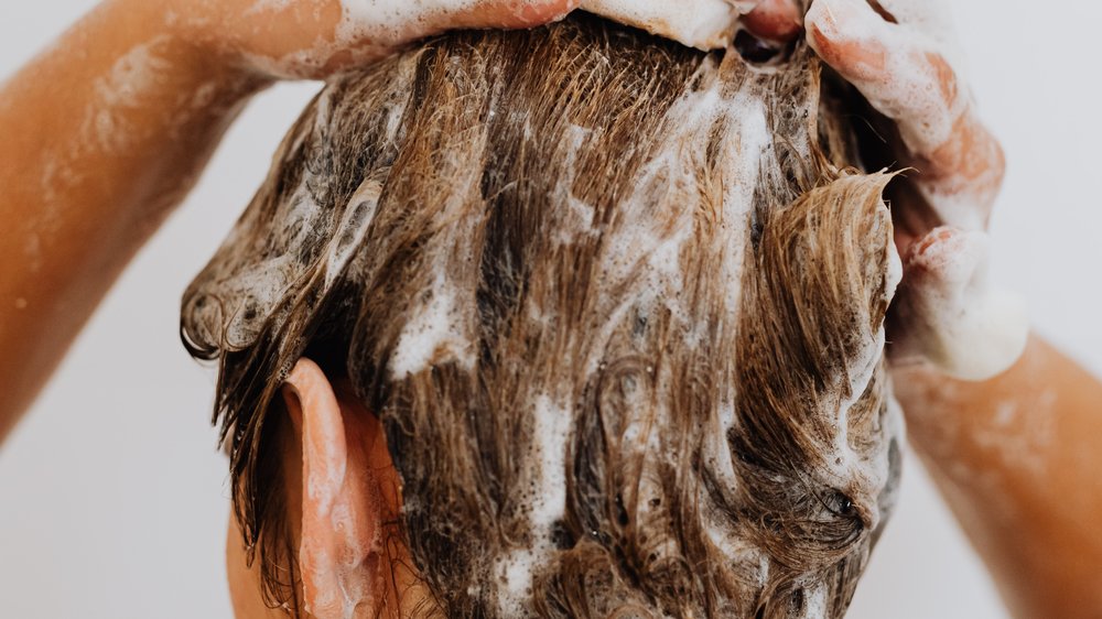 haare nach waschen fettig am hinterkopf